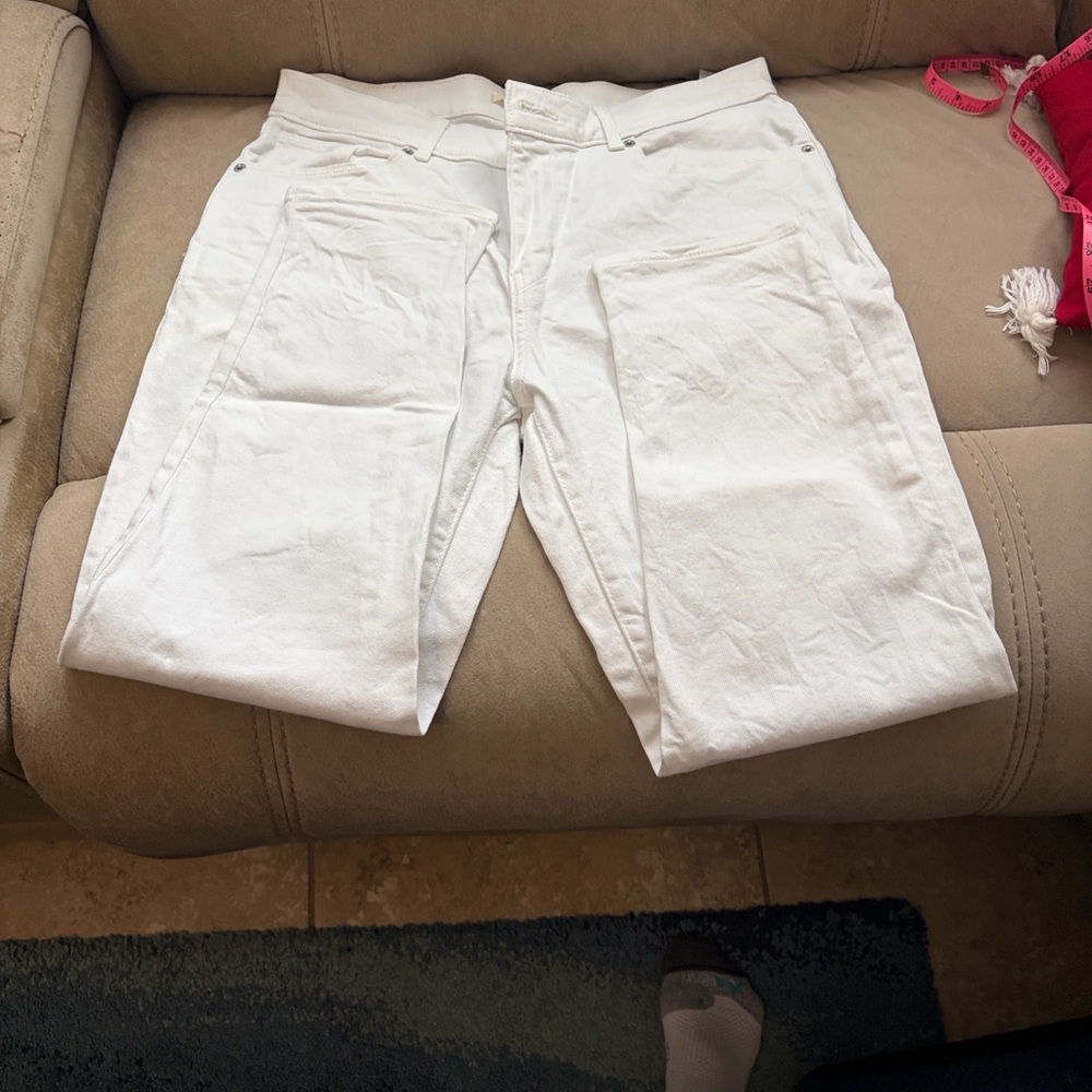 Levi’s White crop jeans